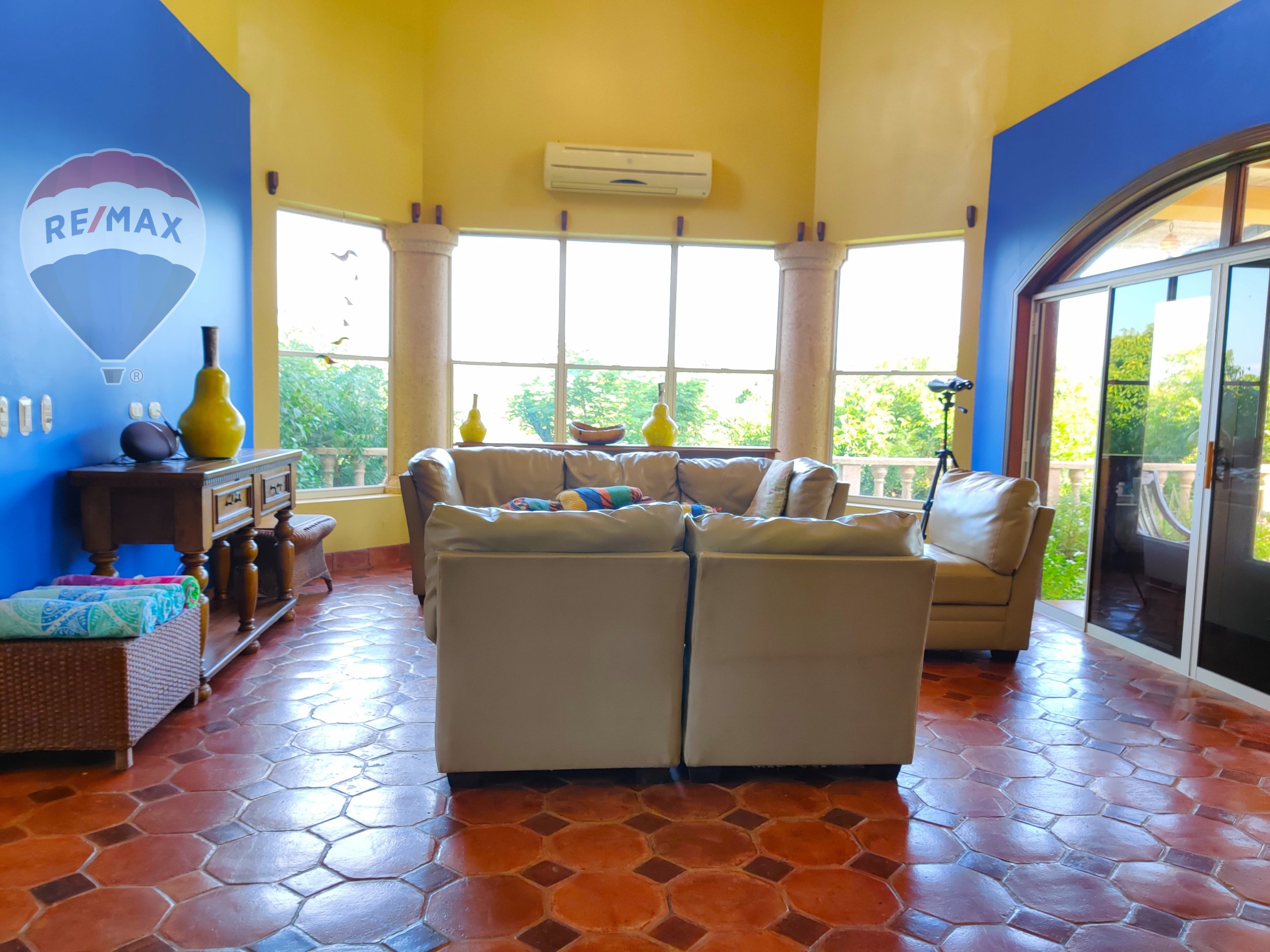 Stunning Beachfront Home - Image 9