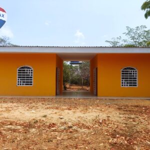 Bonita Propiedad a la orilla de la carretera entre Masachapa y Pochomil