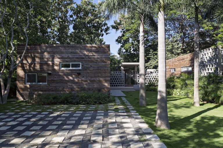 Casa Teka Price Update! Luxurious Retreat in Hacienda Iguana, Tola