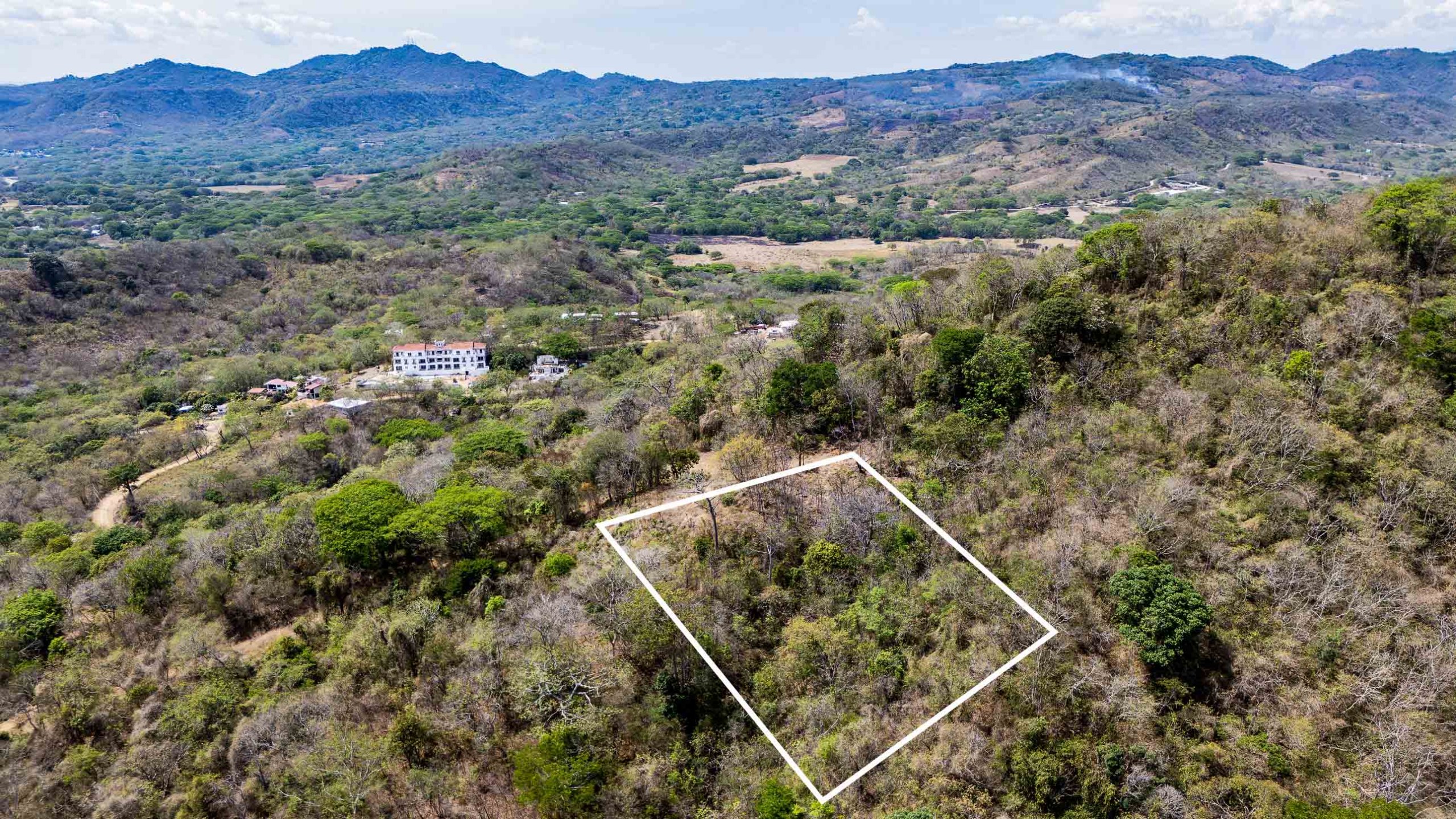 Exceptional and Spacious lot near Playa Remanso - Image 7