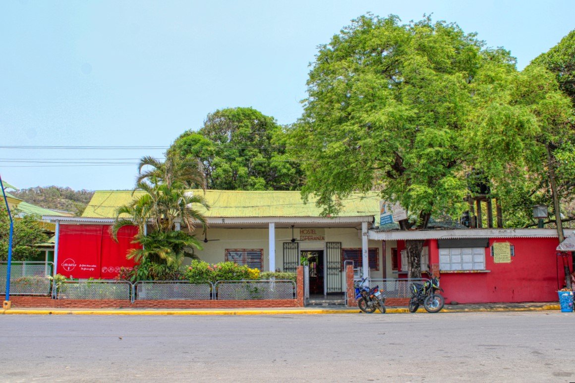 Massive beachfront hostel for sale! - Image 2