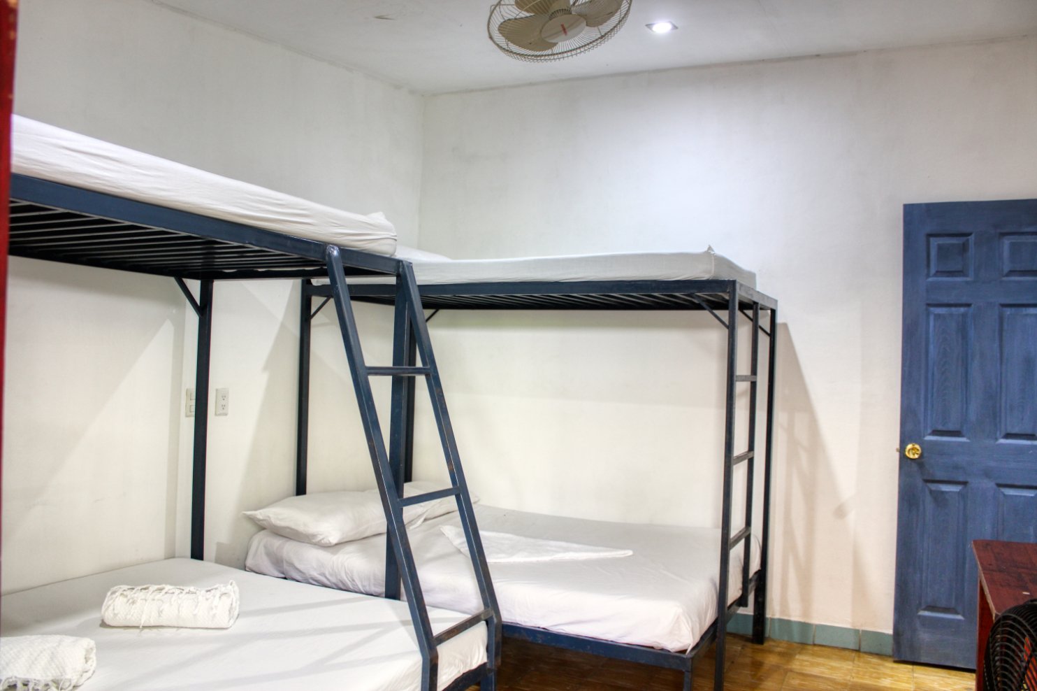 Massive beachfront hostel for sale! - Image 9