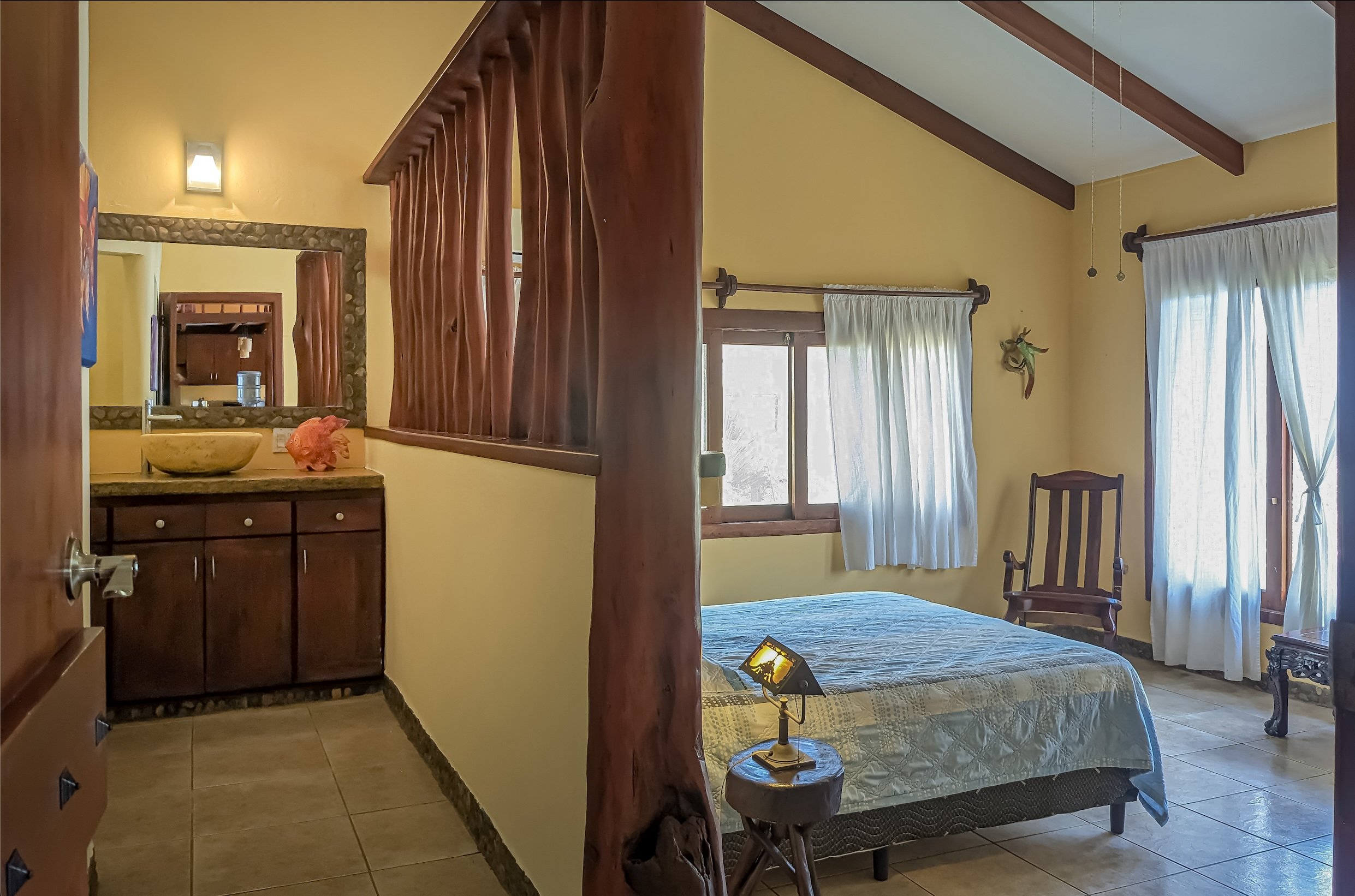 Roomy One Bedroom Residence Ready For Your Personal Touch! - Image 10