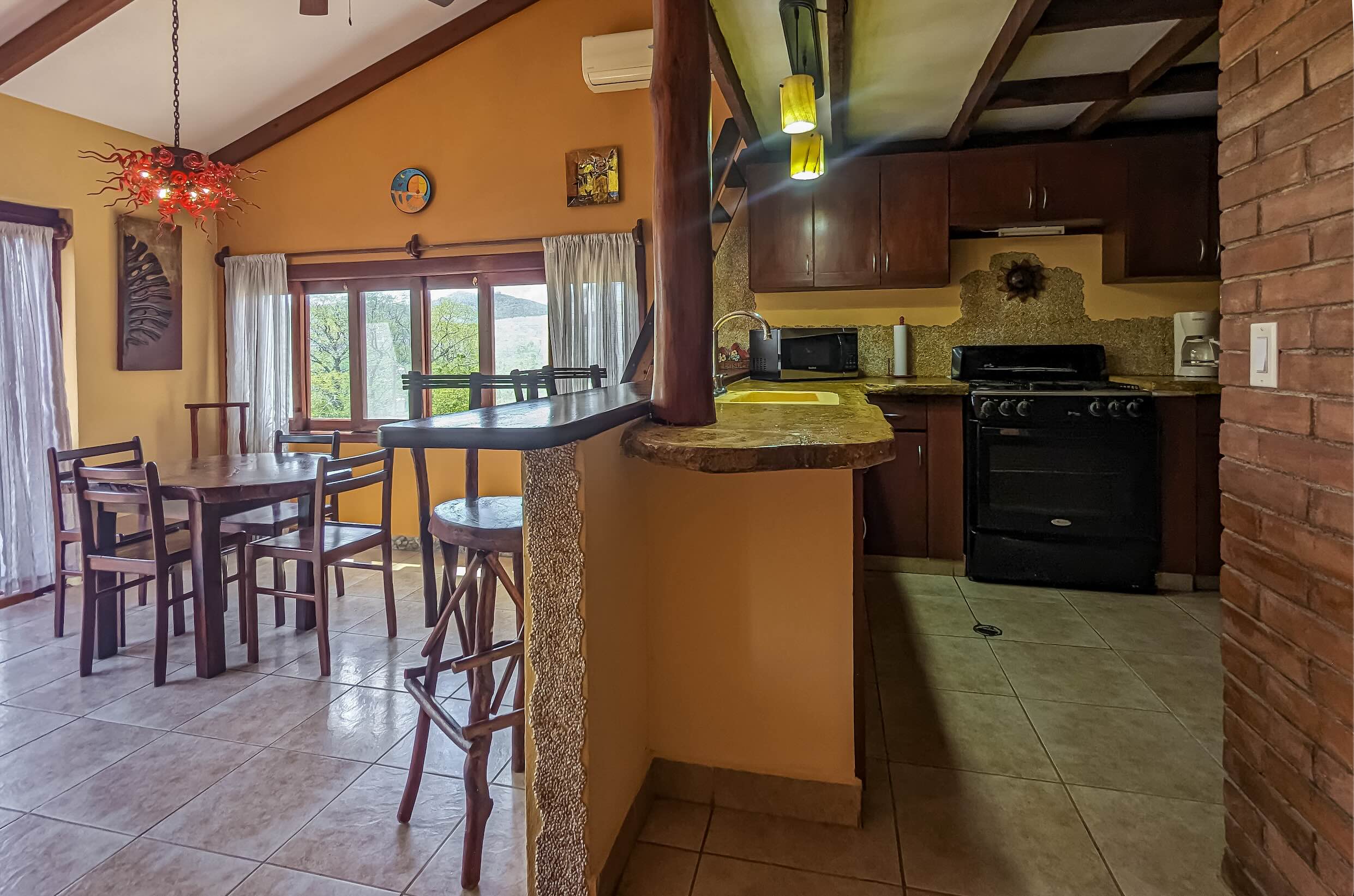 Roomy One Bedroom Residence Ready For Your Personal Touch! - Image 15