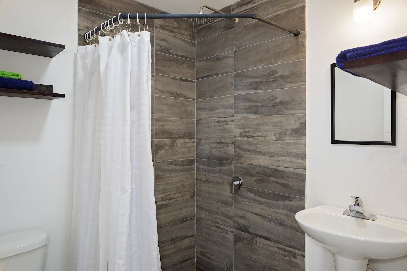 Multiunit Apartment Building in Town in San Juan Del Sur, Nicaragua - Image 16