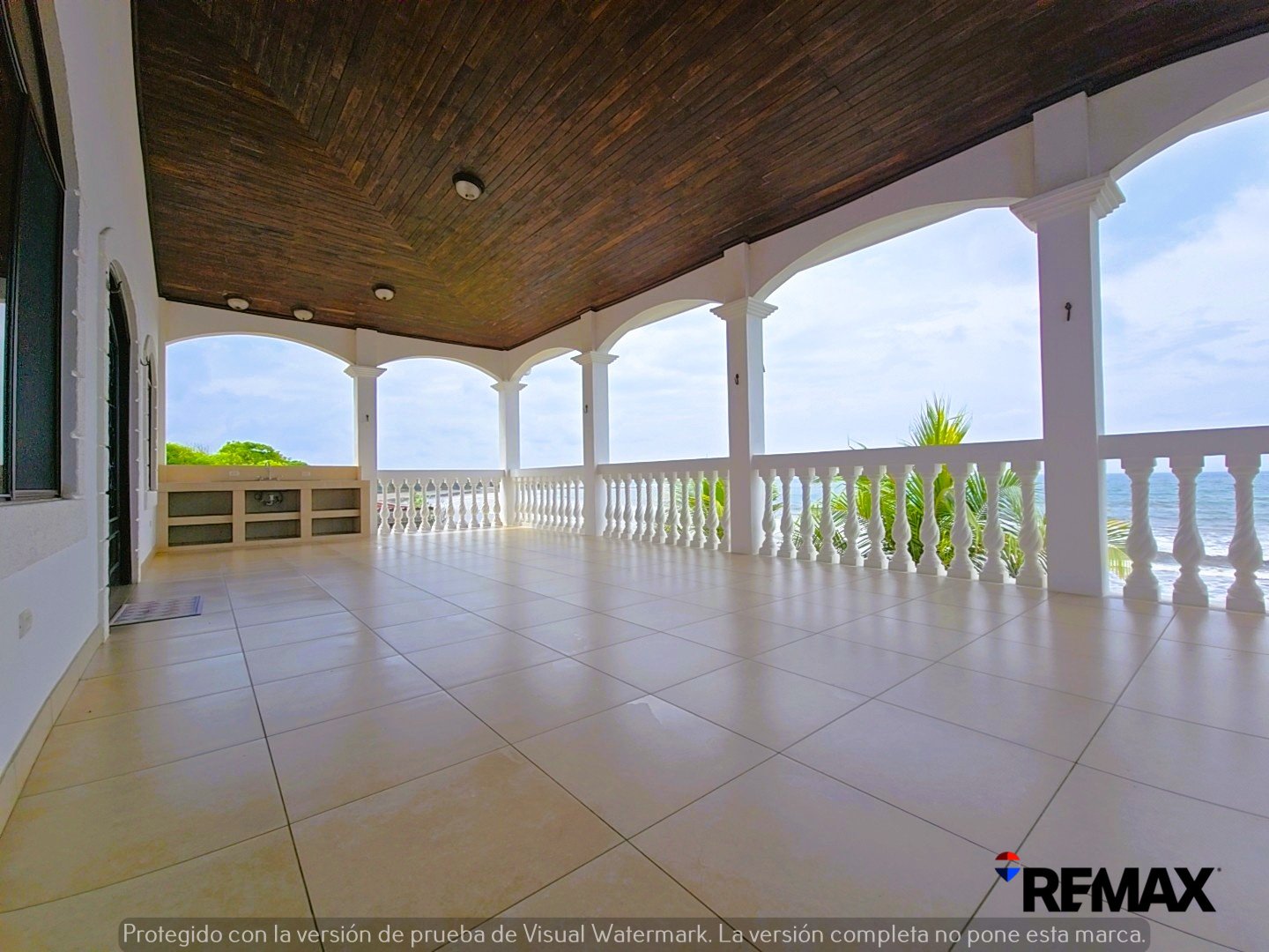 🌴 Oceanfront Home in Playa Miramar, Nicaragua - Image 11