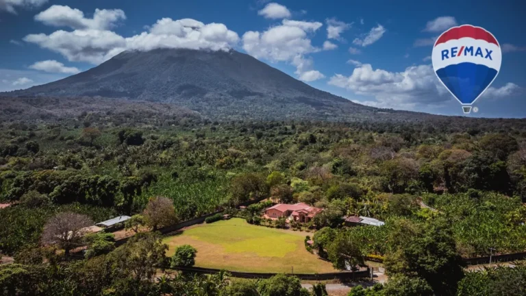 🌟 Price Update Alert: Expansive Compound on Enchanting Ometepe Island 🌿