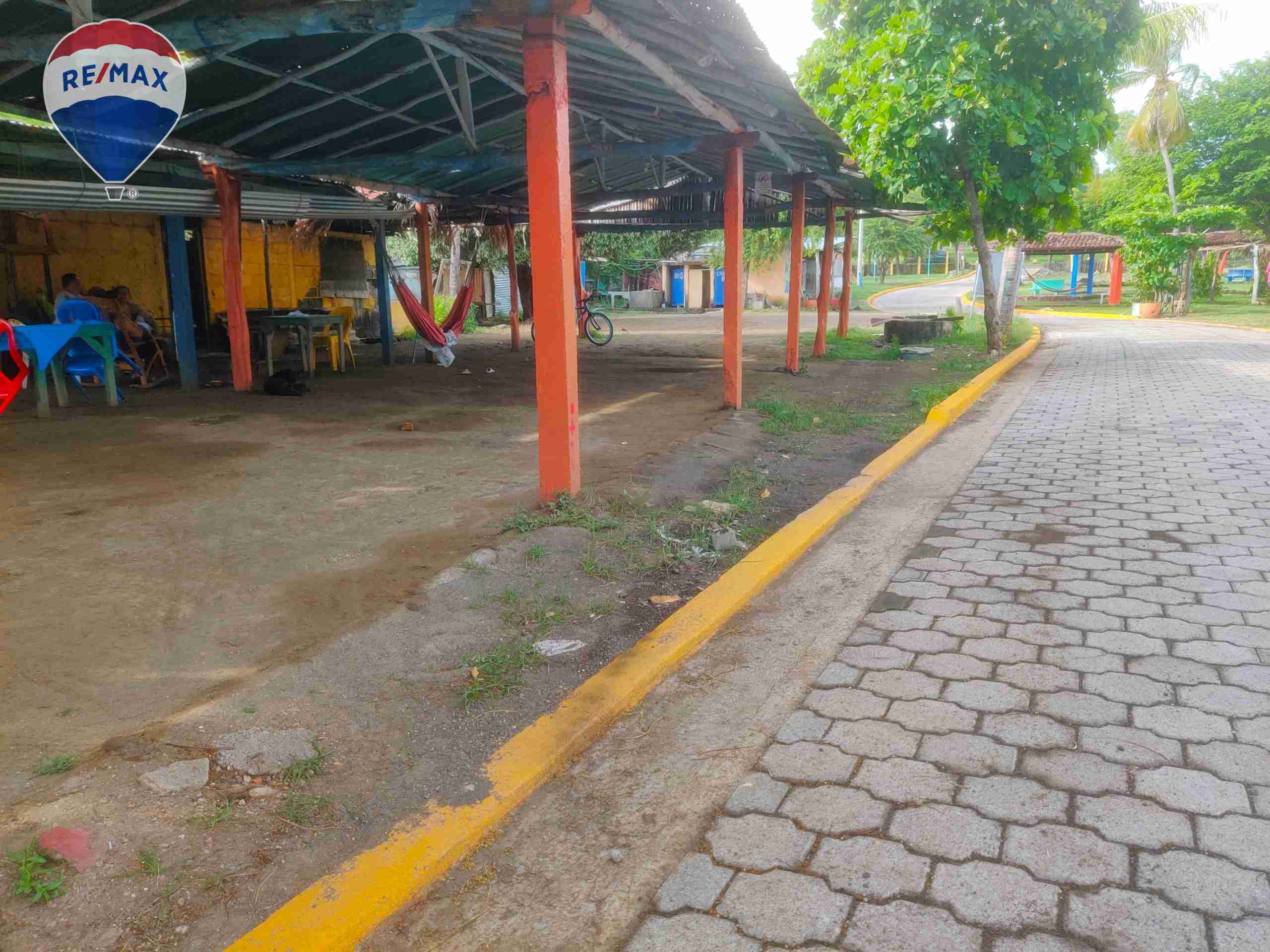 Stunning Beachfront Commercial Property - Image 2