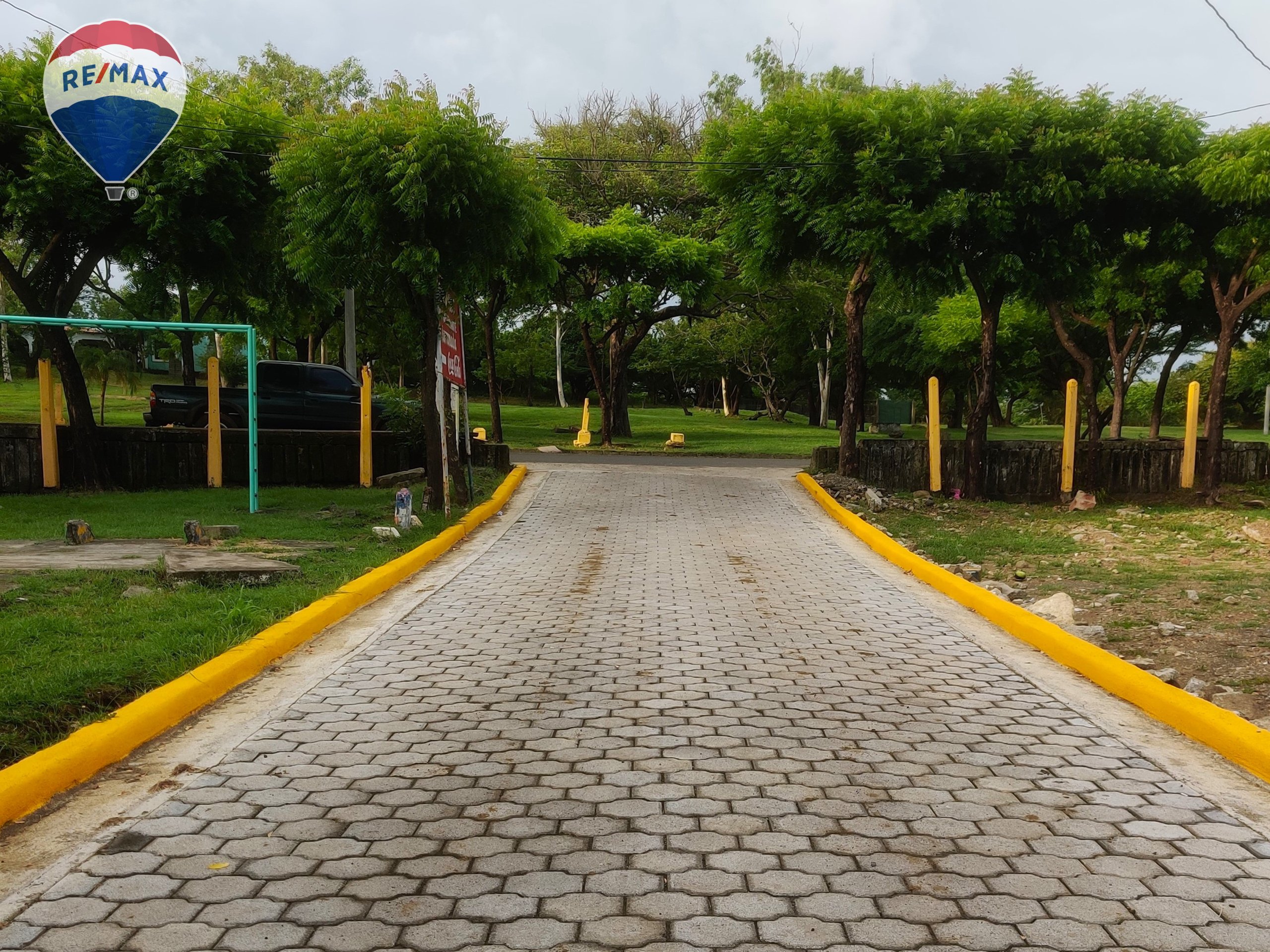 Stunning Beachfront Commercial Property - Image 3