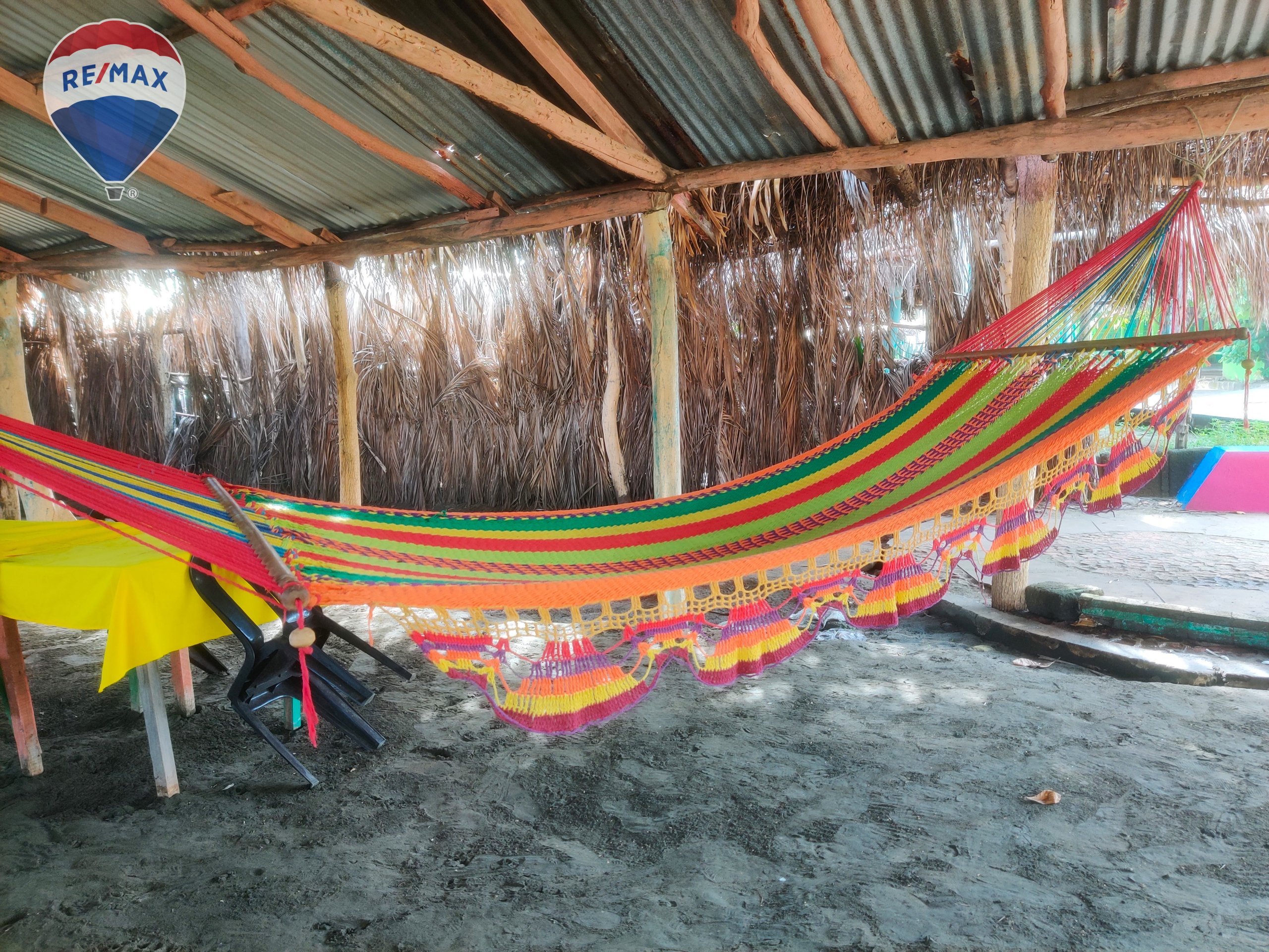 Stunning Beachfront Commercial Property - Image 4