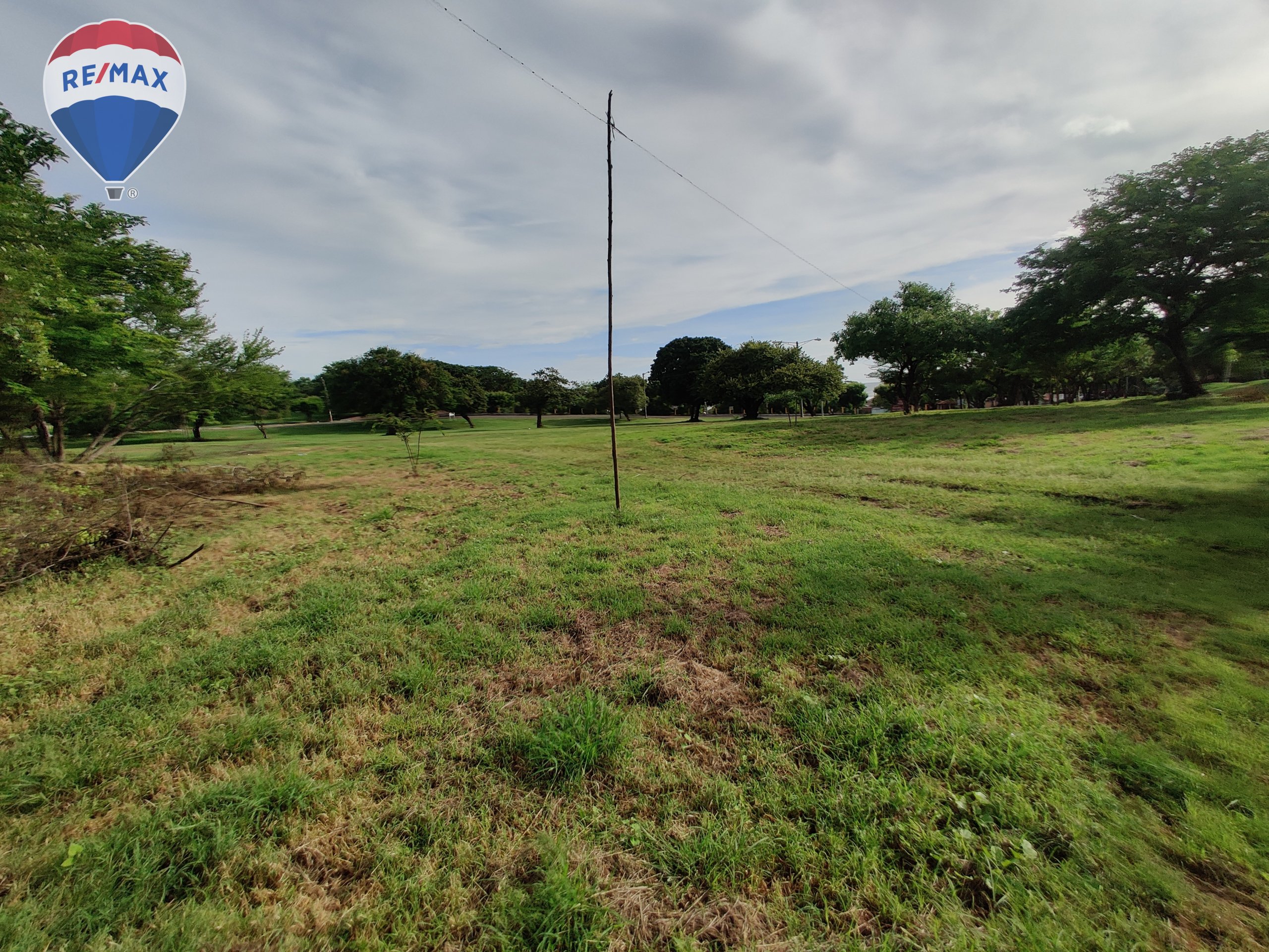 Stunning Beachfront Commercial Property - Image 12