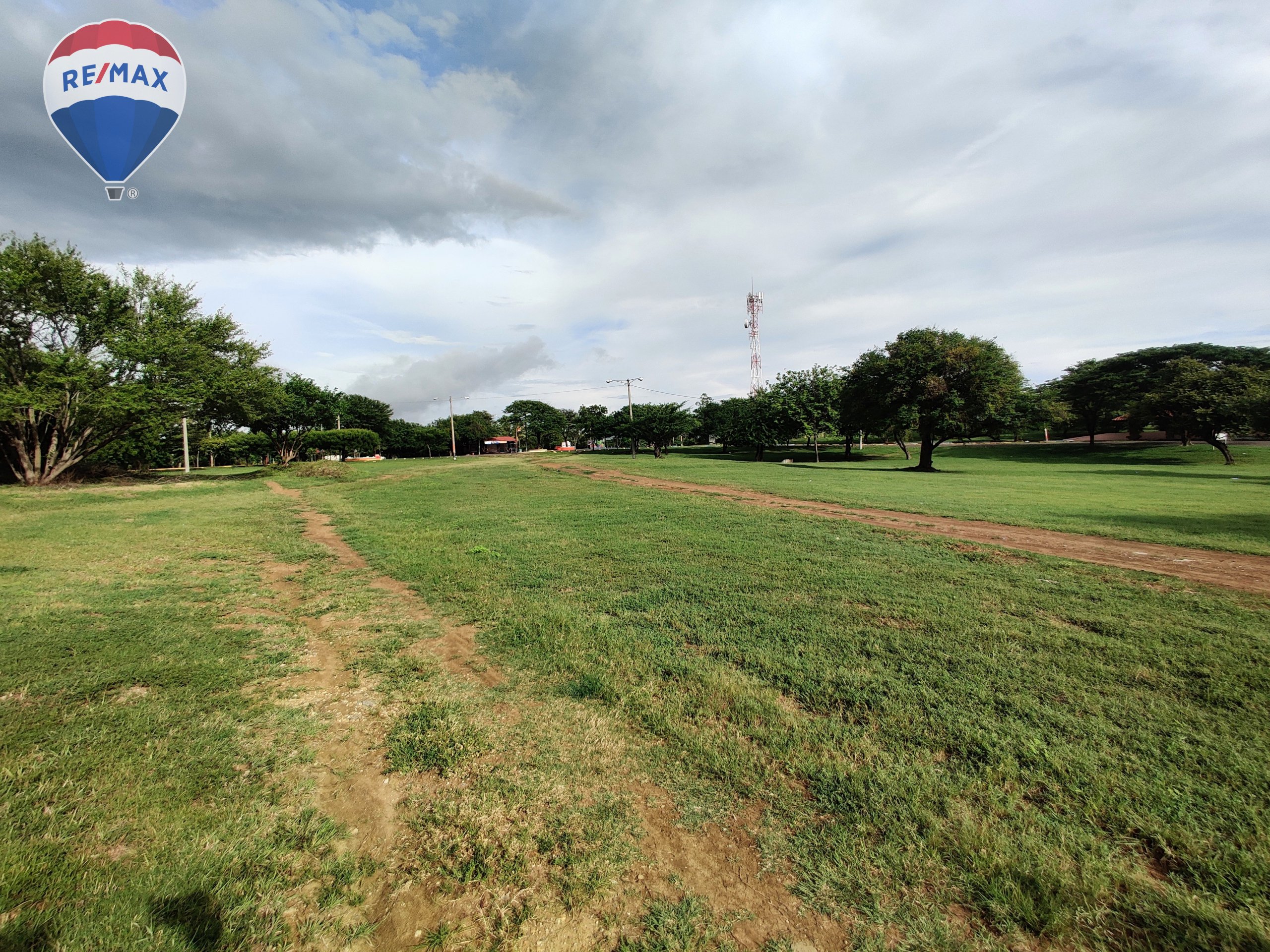 Stunning Beachfront Commercial Property - Image 8