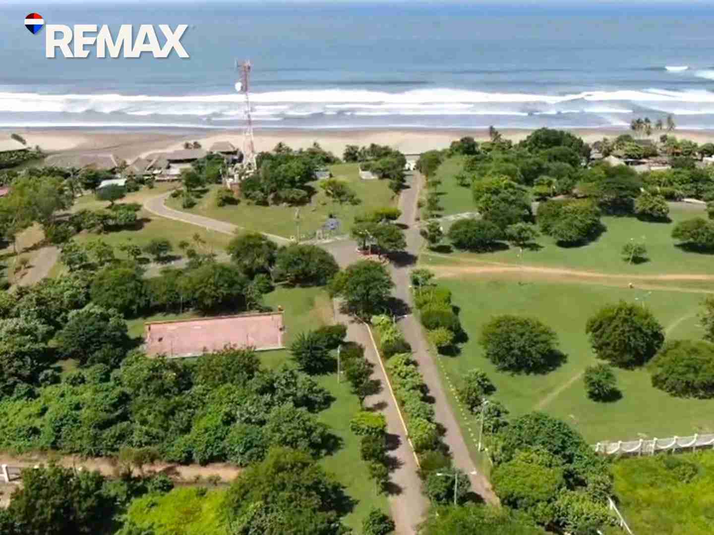 Stunning Beachfront Commercial Property - Image 17