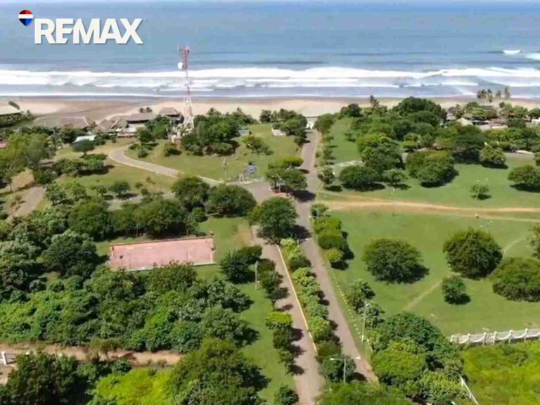 🌊 Price Slashed! Beachfront Bar & Restaurant Bargain in Nicaragua 🌴