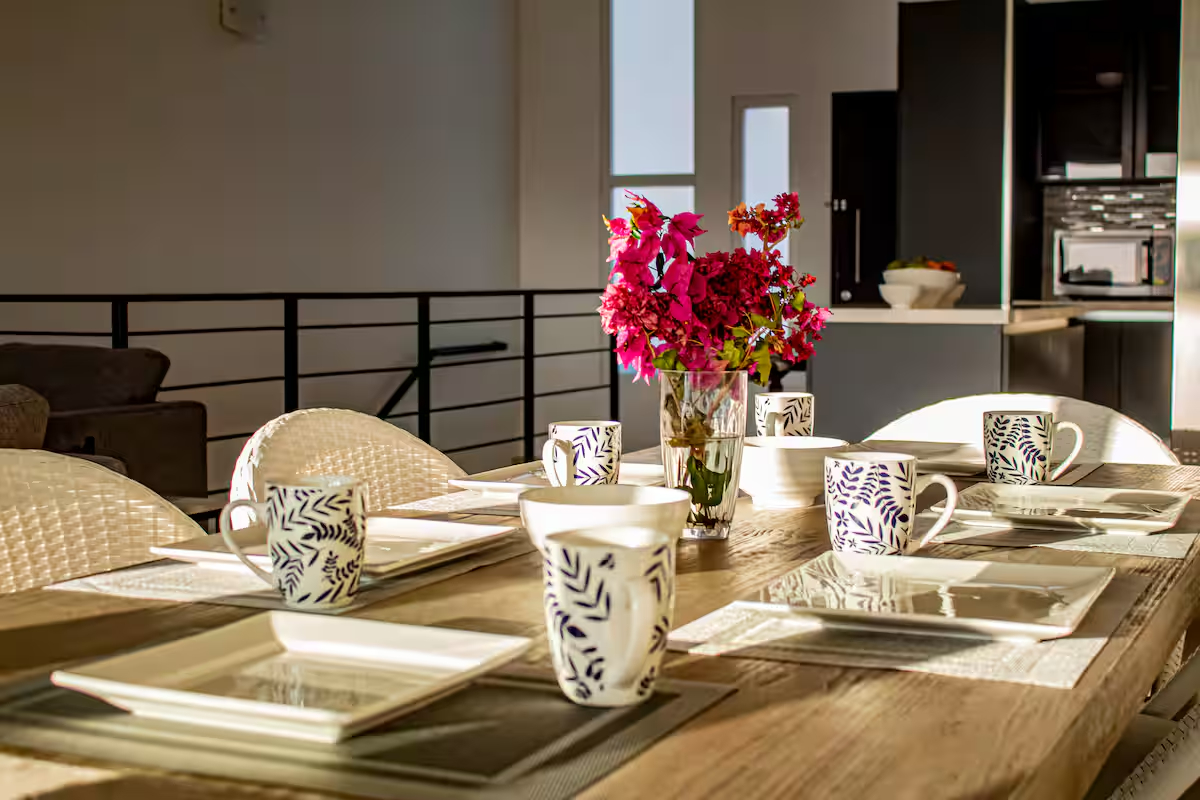 Center Bay 2BD upscale condo with 180 degree water views - Image 7