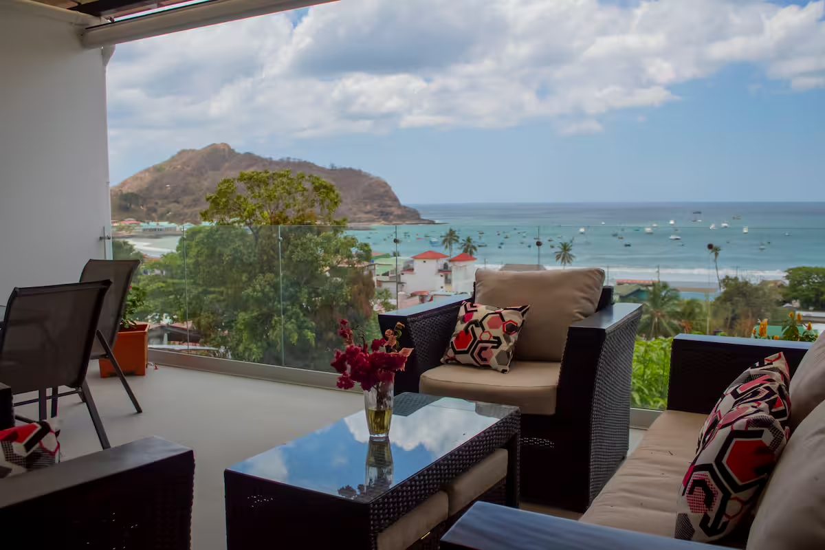 Center Bay 2BD upscale condo with 180 degree water views