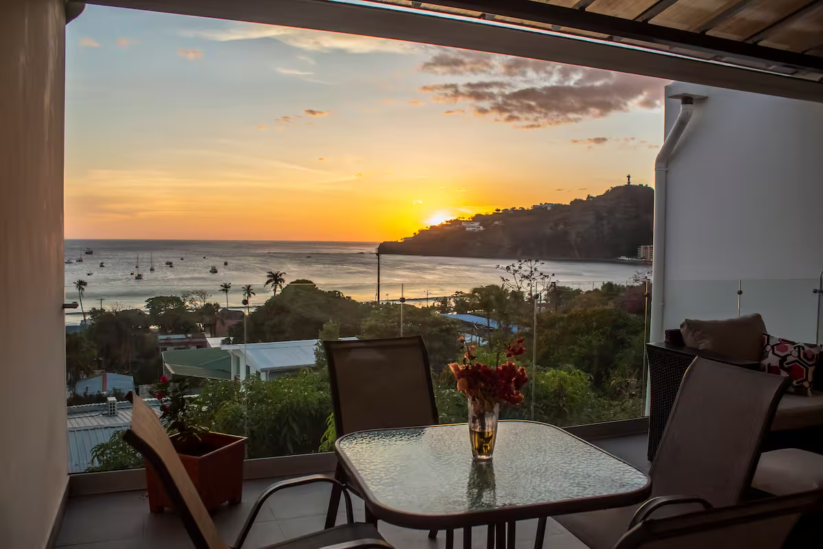 Center Bay 2BD upscale condo with 180 degree water views - Image 9