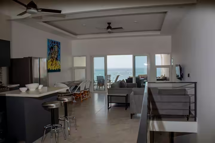 Center Bay 2BD upscale condo with 180 degree water views - Image 6