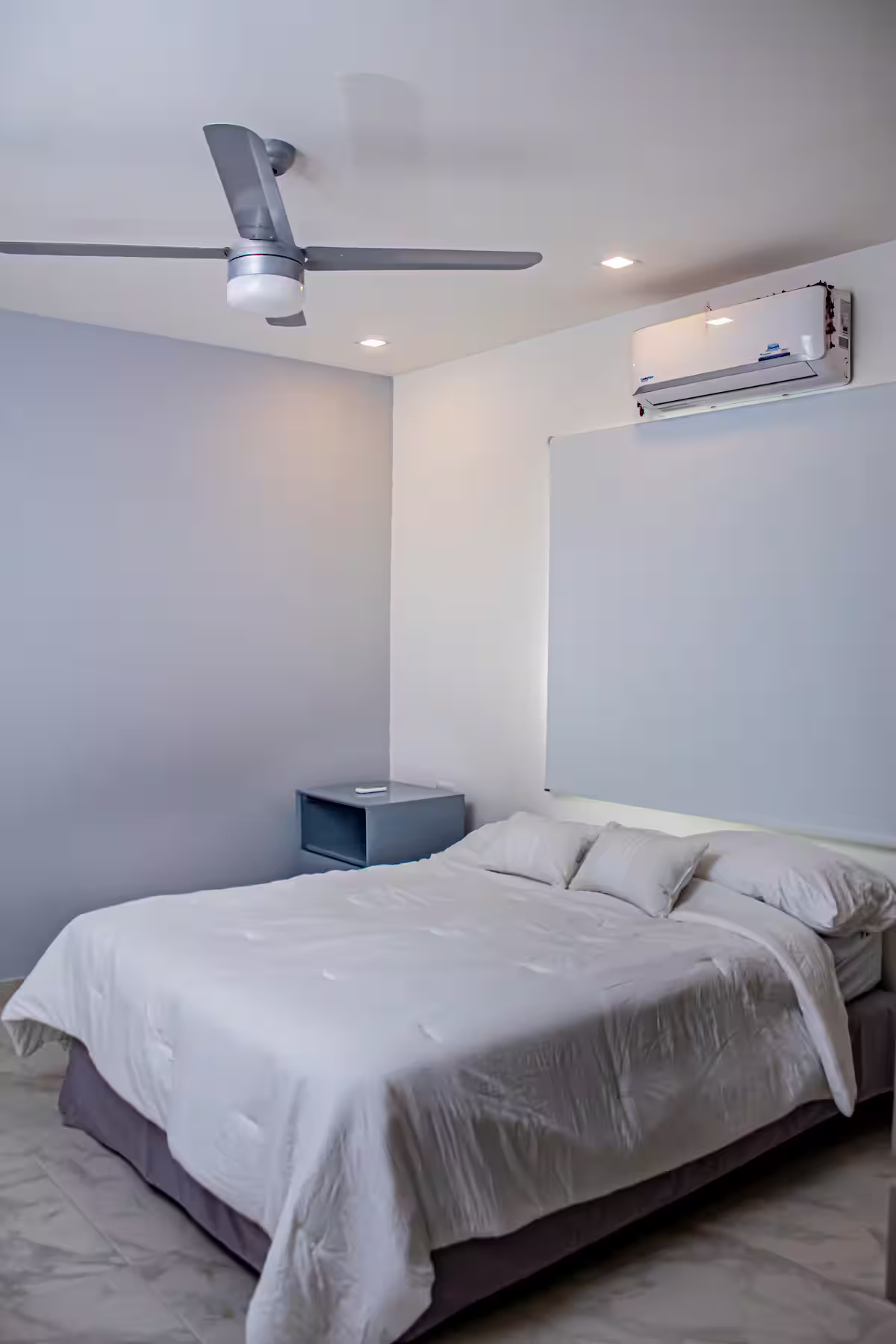 Center Bay 2BD upscale condo with 180 degree water views - Image 10