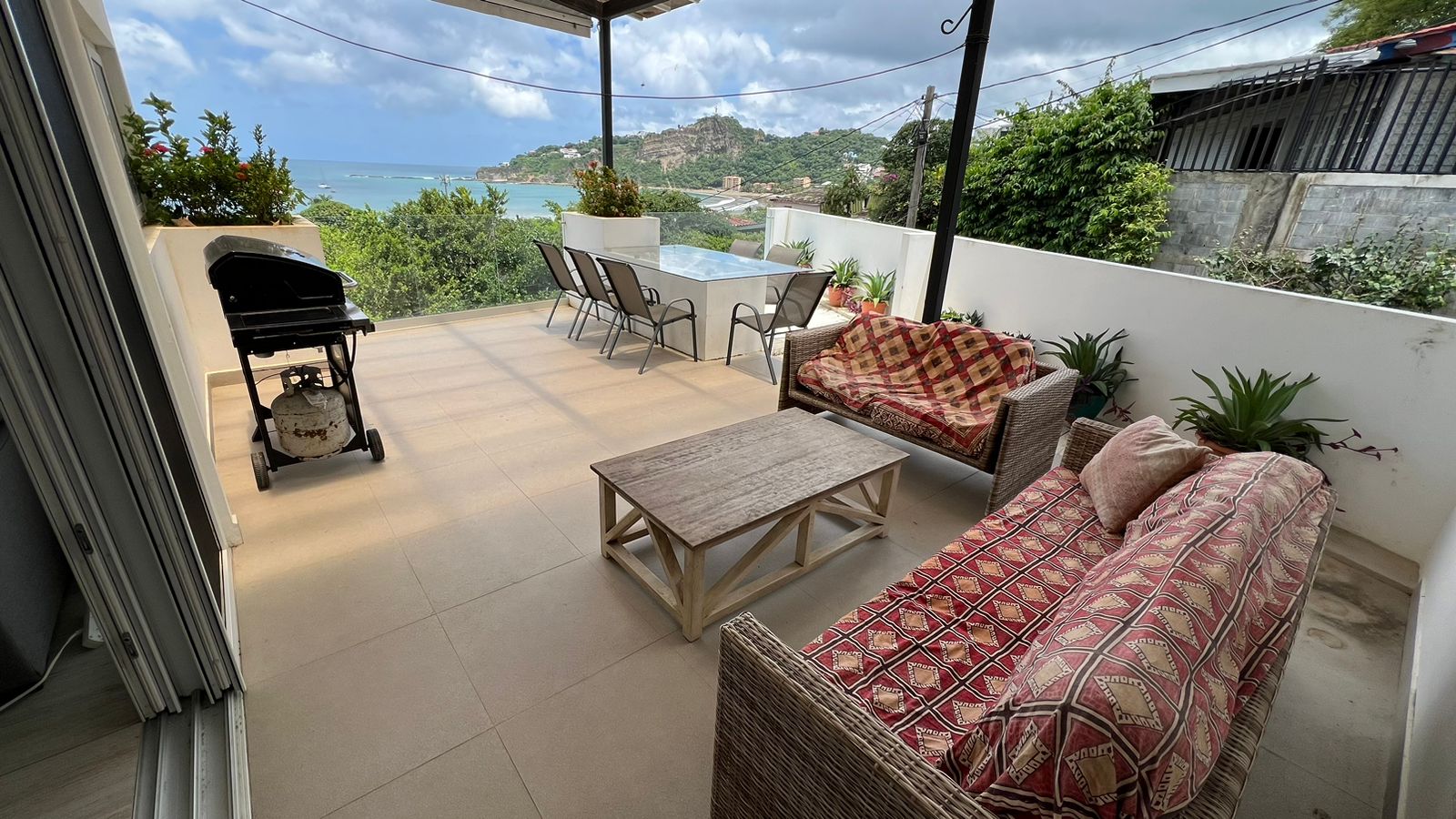 Center Bay Entertainer's Condo - only 3 blocks to Playa San Juan del Sur! - Image 2